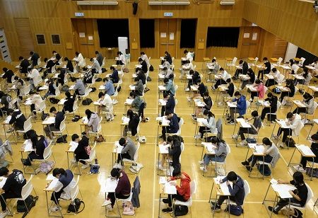 Over 70 Mainland Schools Offer Hong Kong University Entrance Exam Courses