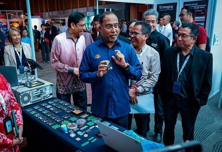 Zambry Rejects Claims of Chinese Students Displacing Malaysians in Public Universities