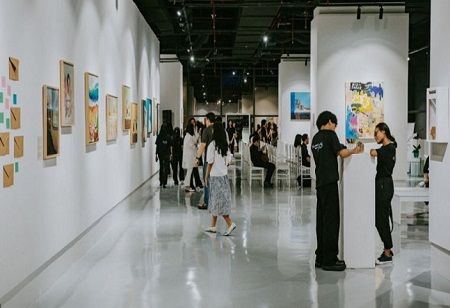 Jakarta Students Host Art Exhibition to Fund Education for Underprivileged Kids
