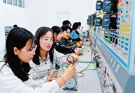 China Boosts Global Ties to Reform Engineering Education